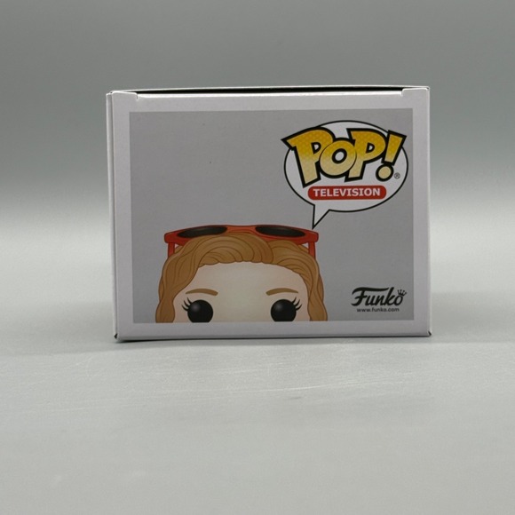 Funko Pop! #806 Max Mayfield Mall Outfit Stranger Things w/ Protector *Vaulted* - Picture 5 of 6